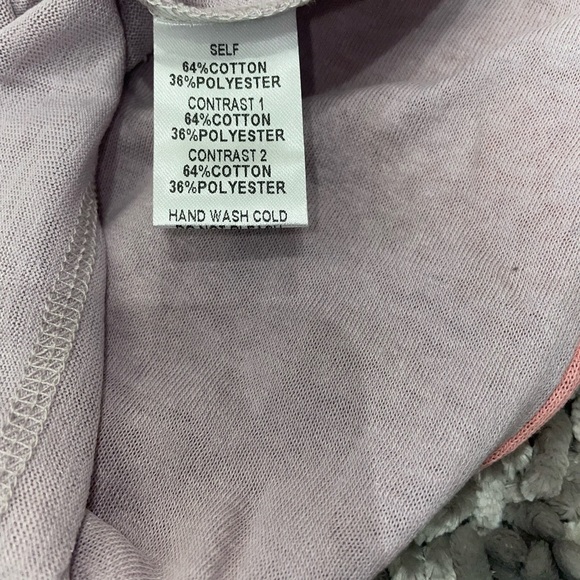Lavender, pink and white cotton/polyester top - Picture 2 of 5